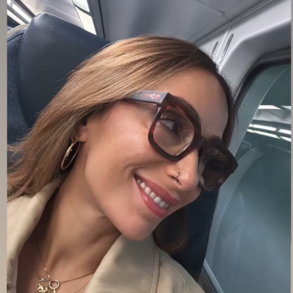 Meet your Posher, Myrna